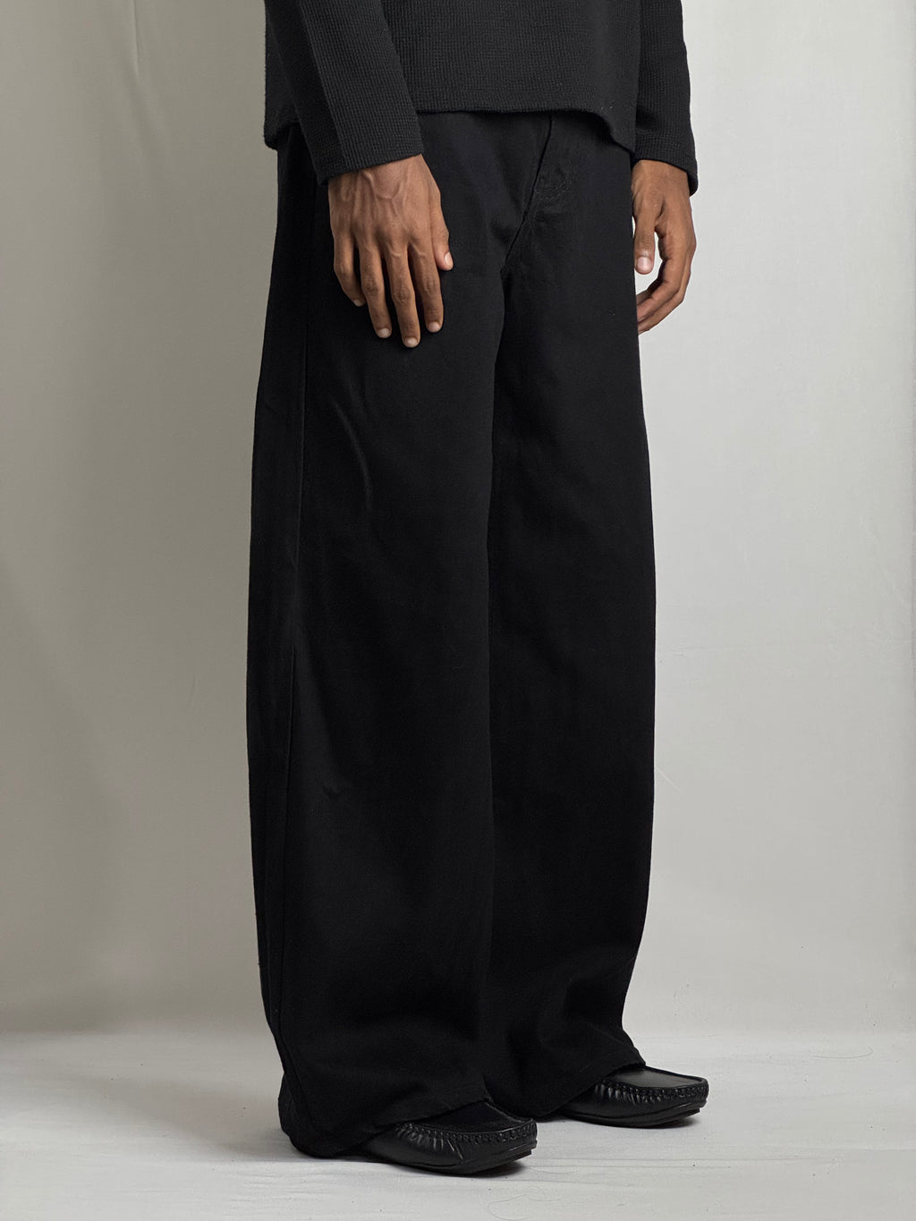 JET BLACK WIDE
