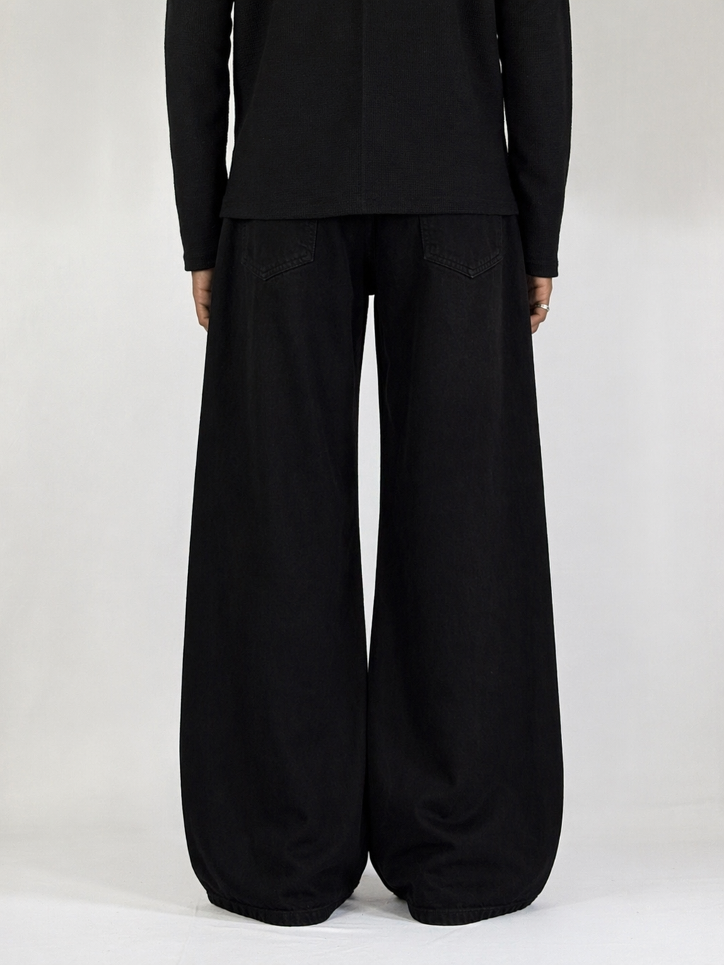 JET BLACK WIDE