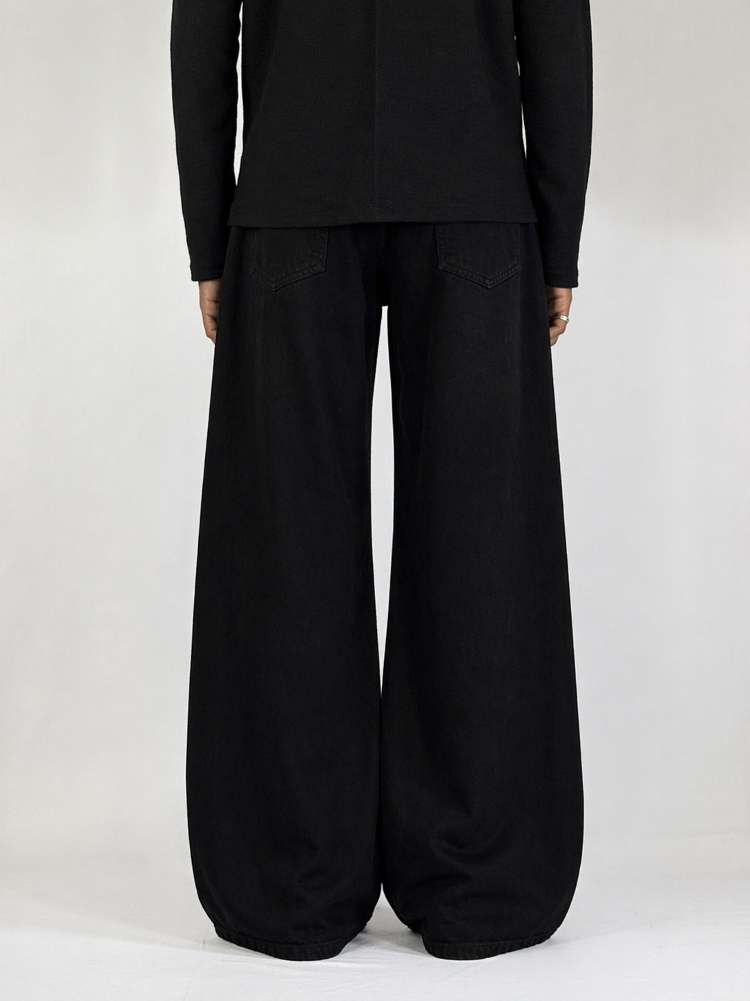 JET BLACK WIDE