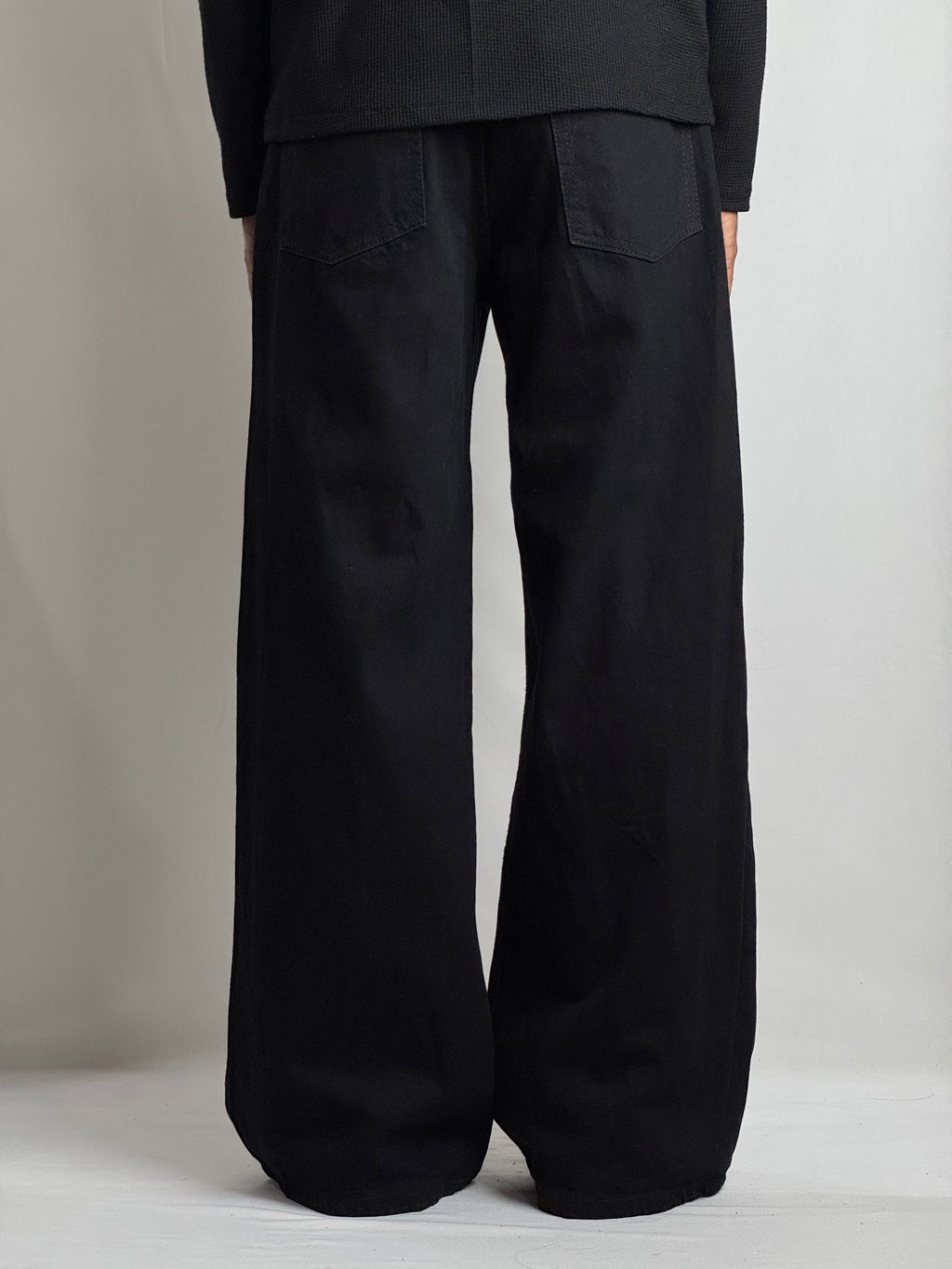 JET BLACK WIDE