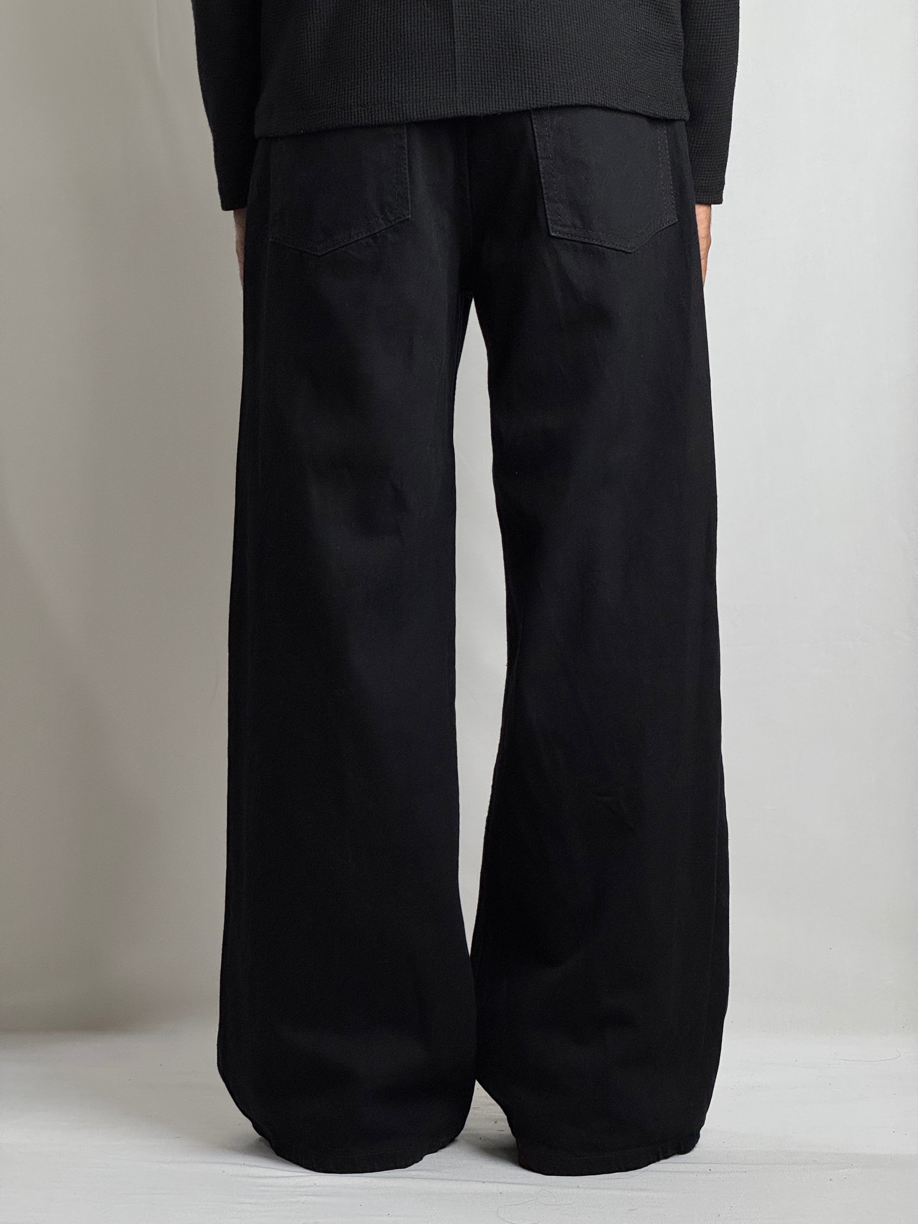 JET BLACK WIDE