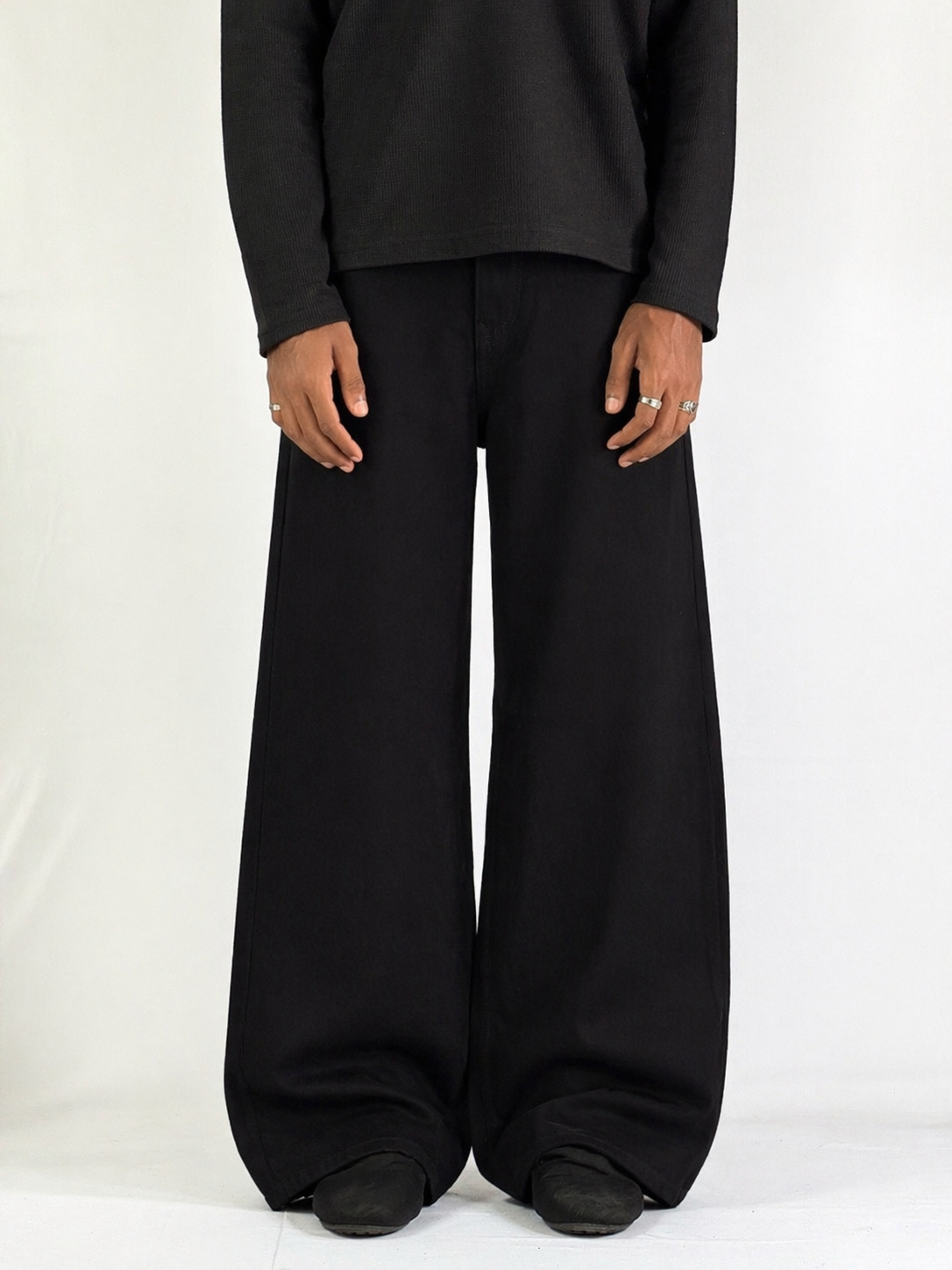 JET BLACK WIDE